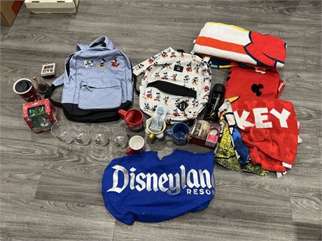 LOT OF MICKEY MOUSE / DISNEY COLLECTABLES
