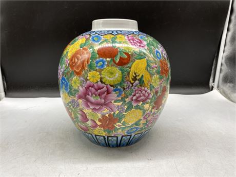 HAND PAINTED CHINESE VASE 11”