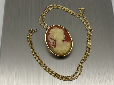 CAMEO LOOK PERFUME / COMPACT NECKLACE