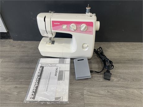 BROTHER SEWING MACHINE - (WORKS)