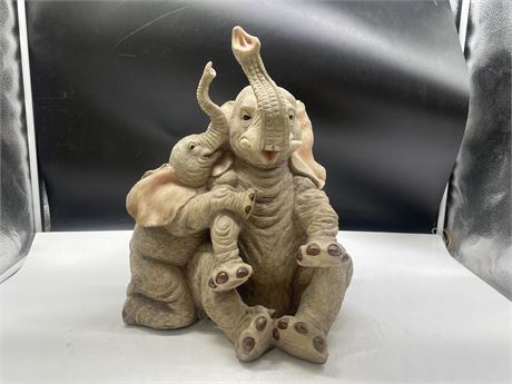 MOTHER ELEPHANT & BABY STATUE 12”x16”
