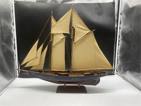 VINTAGE WOOD “BLUENOSE” MADE IN ST JEAN CANADA 21”x25”