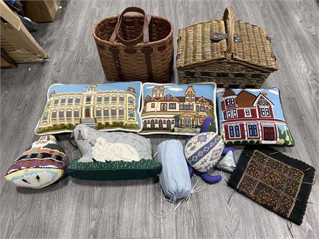 2 PICNIC STYLE BASCKERS AND ASSORTED NEEDLEWORK PILLOWS