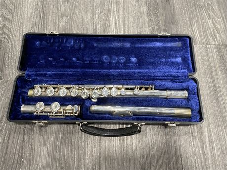 ARTLY FLUTE IN CASE