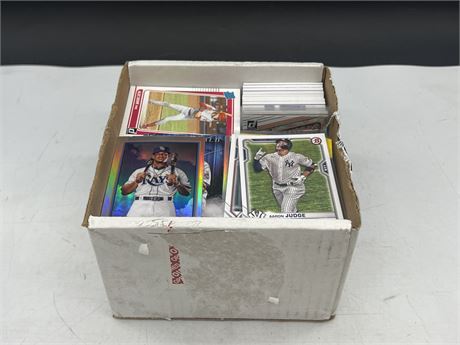 SMALL BOX W/ 400 BASEBALL CARDS - ROOKIES & INSERTS INCLUDED