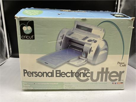 CRICUT PERSONAL ELECTRONIC CUTTER WITH 5 CARTRIDGES
