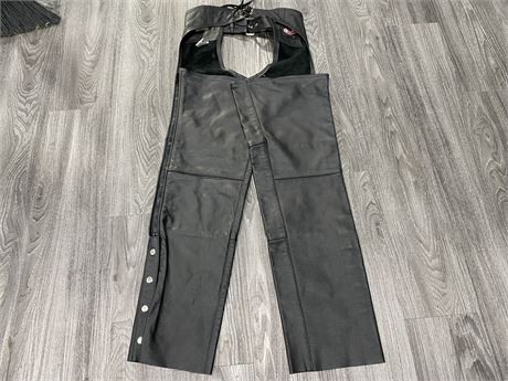 (NEW) PAIR OF LEATHER CHAPS