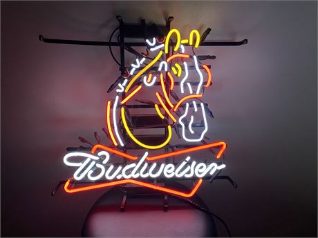 VINTAGE NEON BUDWEISER LIGHT (Cord is taped)