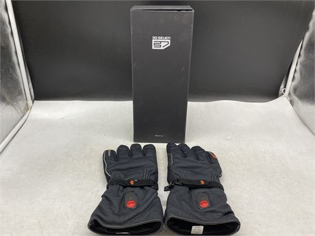 37 HEATED MOTORCYCLE GLOVES — NEW