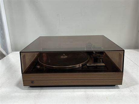 DUAL 1237 TURNTABLE - UNTESTED, DUST COVER HAS DAMAGE