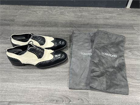 TOM FORD DRESS SHOES - SIZE 9