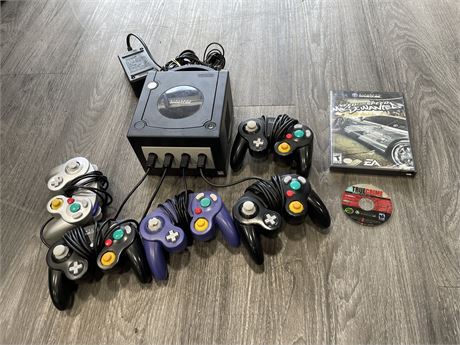 GAMECUBE SYSTEM WITH 5 CONTROLLERS (UNTESTED) (AS IS)