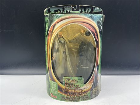 THE LORD OF THE RINGS - SARUMAN FIGURE