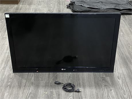 42” LG LCD TV W/POWER CORD (42CS560-UE)