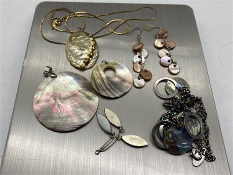 LOT OF VINTAGE RETRO SHELL JEWELRY