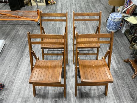 4 VINTAGE WOOD FOLD UP CHAIRS