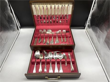 LARGE SET OF SILVER PLATED CUTLERY