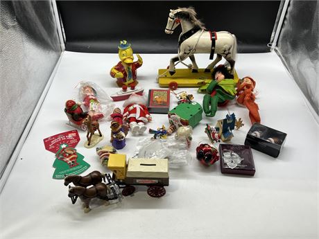 LOT OF VINTAGE TOYS / XMAS DECORATIONS