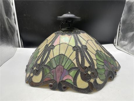 BEAUTIFUL VINTAGE HANGING STAINED GLASS LAMP 22”