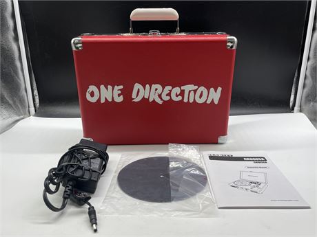 ONE DIRECTION CROSLEY CRUISER RECORD PLAYER (WORKING)