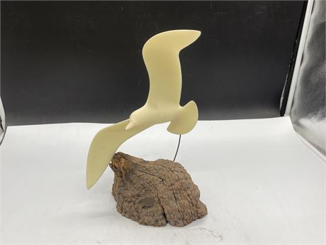 LARGE JOHN PERRY SEAGULL SCULPTURE (13.5” TALL)