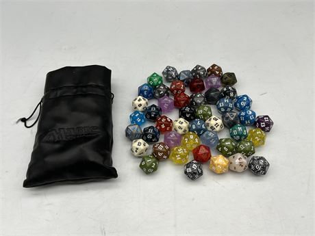 LOT OF MAGIC THE GATHERING SPIN DOWN DICE W/ LEATHER BAG - SOME RARE