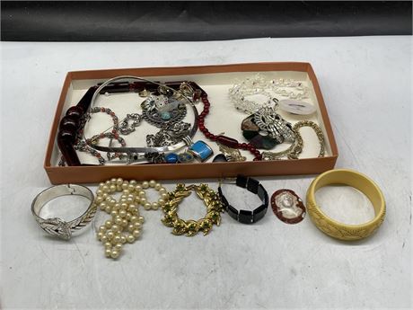 FLAT OF ASSORTED JEWELRY MOSTLY VINTAGE , SOME STAMPED SILVER
