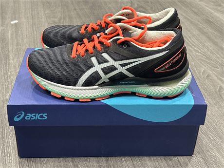 LIKE NEW WOMENS ASICS RUNNING SHOES SIZE 7.5