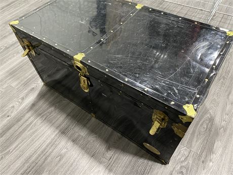 BLACK METAL TRUNK WITH APPROX. 40 RACKETS