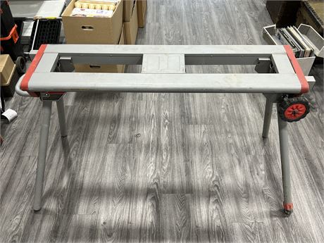 FOLD UP MILWAUKEE ROLLING WORK BENCH