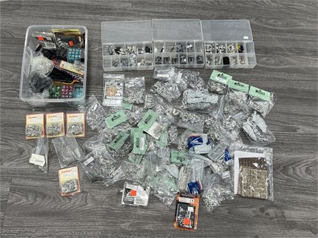 LARGE LOT OF MOSTLY NEW MINI METAL FIGURES & ACCESSORIES