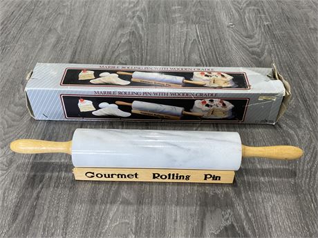 VINTAGE MARBLE GOURMET ROLLING PIN W/WOOD HANDLES & STAND (18”)