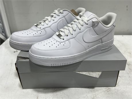 (NEW) NIKE AIR FORCE ONES SIZE 13