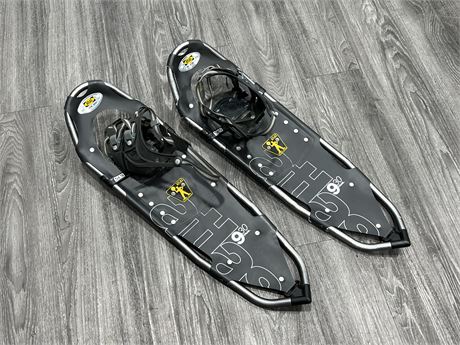 ATLAS 930 TRAIL SNOWSHOES IN GOOD CONDITION