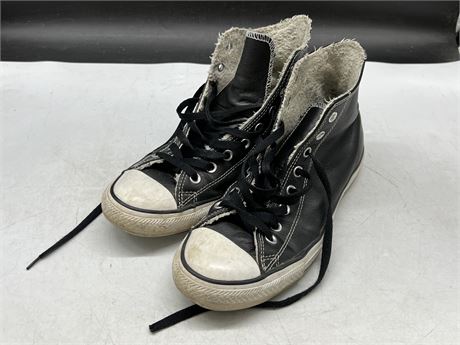 LEATHER CONVERSE CHUCK TAYLORS SIZE 9