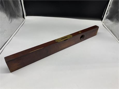 EARLY 1900s MAHOGANY / BRASS STANLEY LEVEL (27” long)