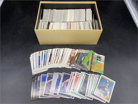 LARGE LOT OF 1990s MLB CARDS