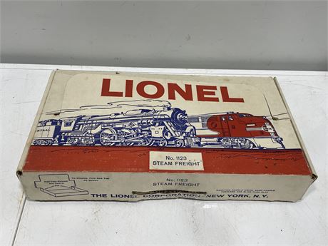 LIONEL VINTAGE STEAM FREIGHT TRAIN SET IN BOX
