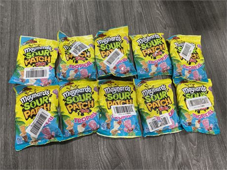 LOT OF 10 SMALL SOUR PATCH KIDS