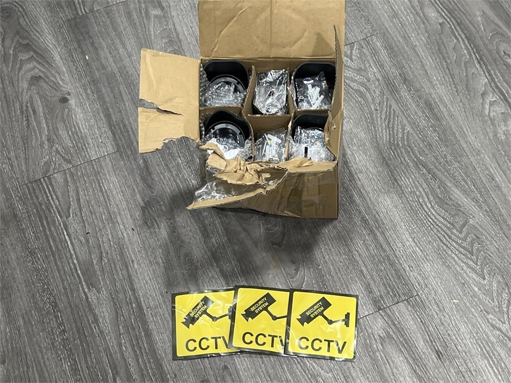 Urban Auctions - LOT OF 4 NEW FAKE CAMERAS