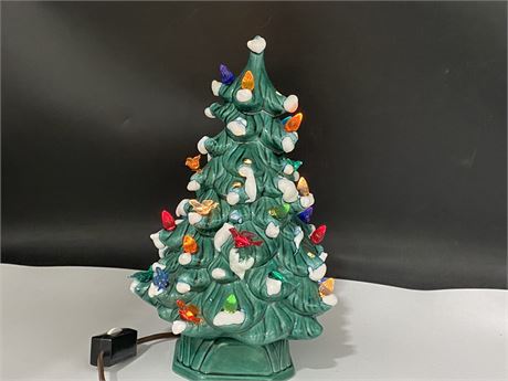VINTAGE HOLLAND MOLD CERAMIC CHRISTMAS TREE (11”)