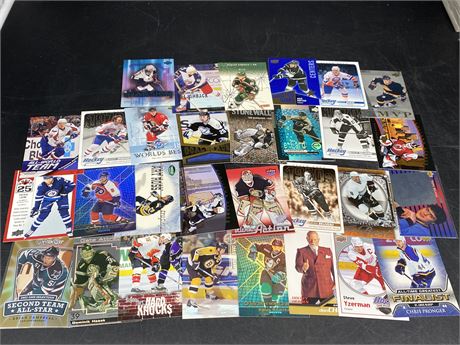 30 INSERT NHL CARDS