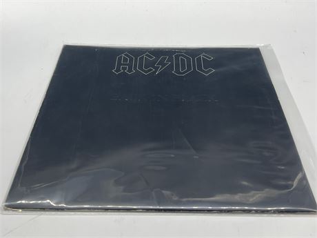 AC/DC - BACK IN BLACK - VG+ (embossed cover)
