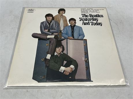 THE BEATLES - YESTERDAY & TODAY (ST2553) - NEAR MINT (NM)