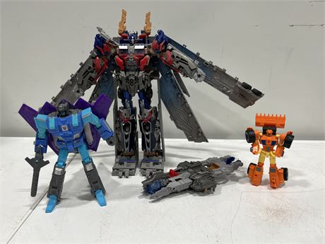 LOT OF LOOSE TRANSFORMERS (Tallest is 14”)