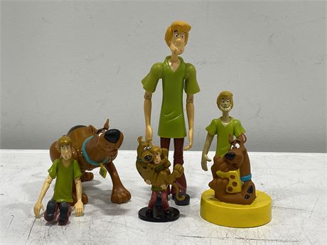 VINTAGE HANNA BARBERA SHAGGY + SCOOBY LOT - YEARS FOR 1998-2001 (8.5” TALLEST)