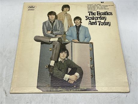 THE BEATLES - YESTERDAY AND TODAY (T 2553) - EXCELLENT (E)