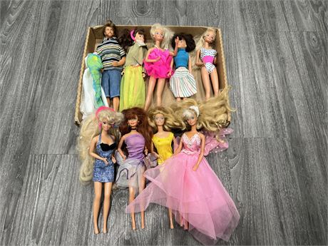 FLAT OF VINTAGE BARBIE DOLLS - SOME 1960’s