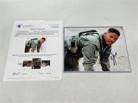 WILL SMITH SIGNED INDEPENDENCE DAY 8”x10” PHOTO W/ COA