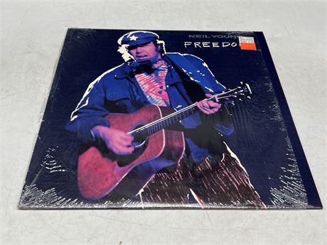 NEIL YOUNG - FREEDOM - NEAR MINT (NM)